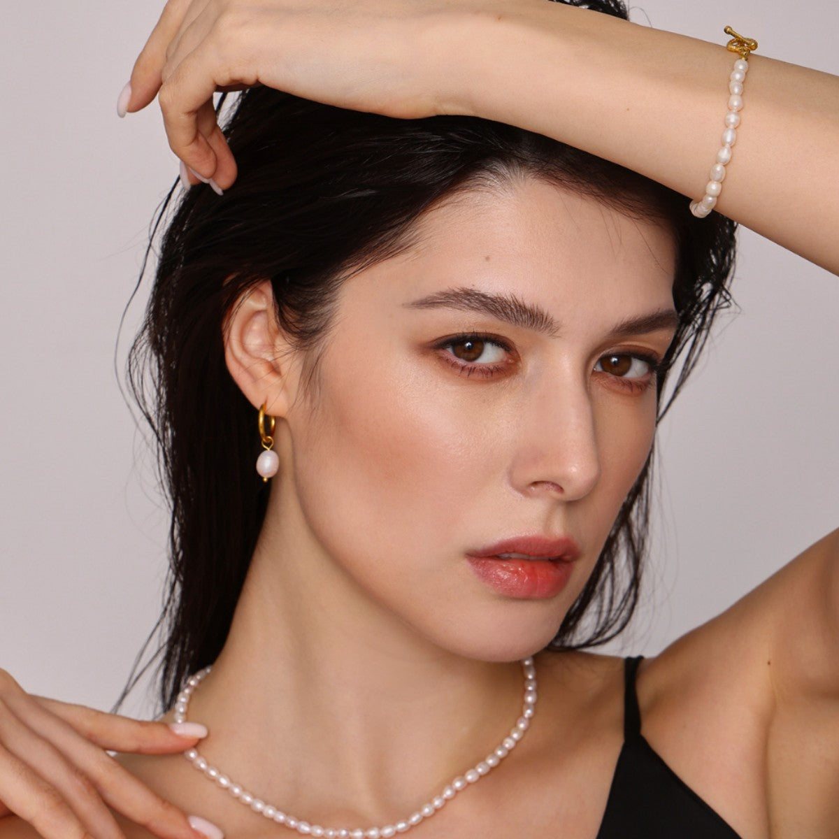 Pearl Necklace, Bracelet and Earrings 4-Piece Jewelry Set.