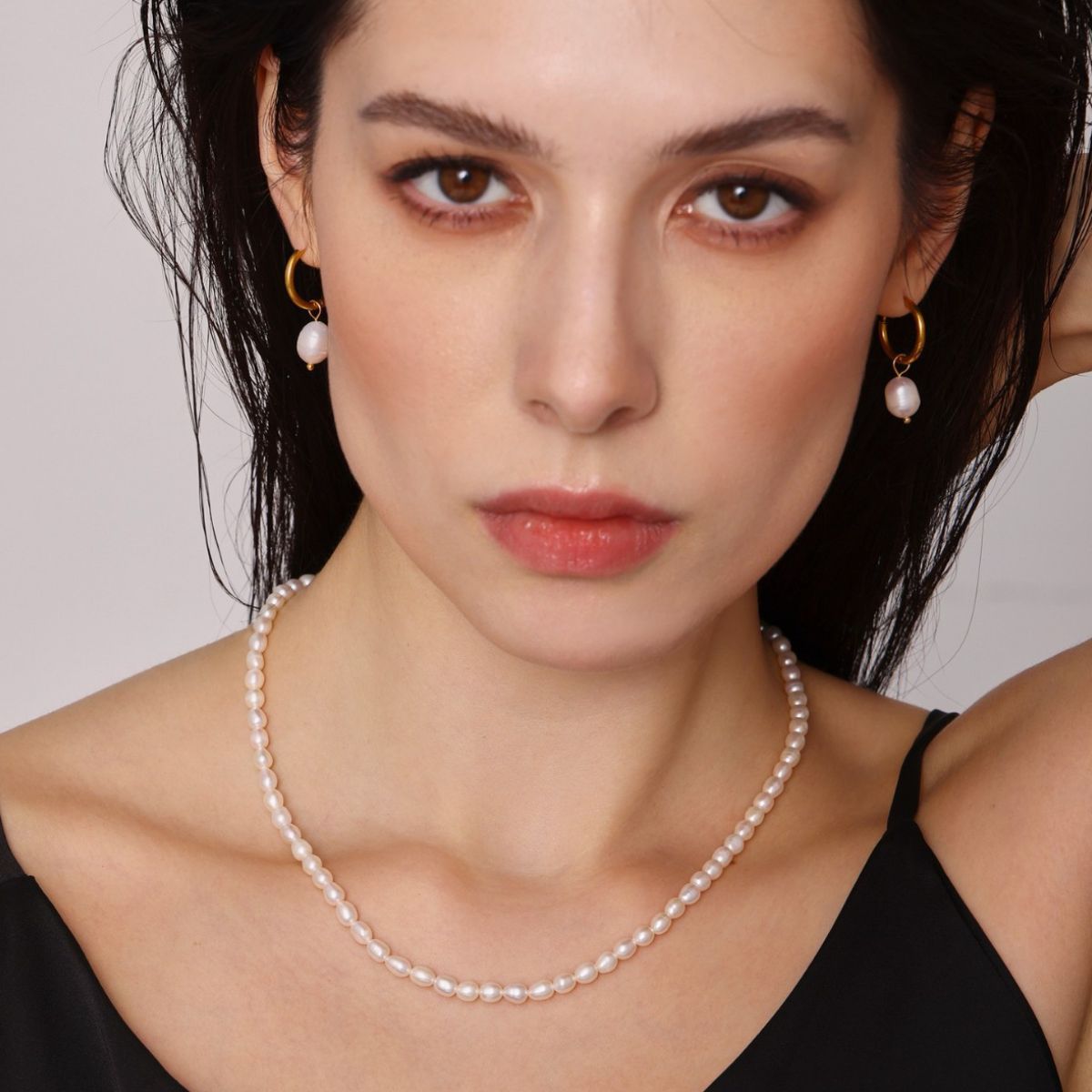 Pearl Necklace, Bracelet and Earrings 4-Piece Jewelry Set.