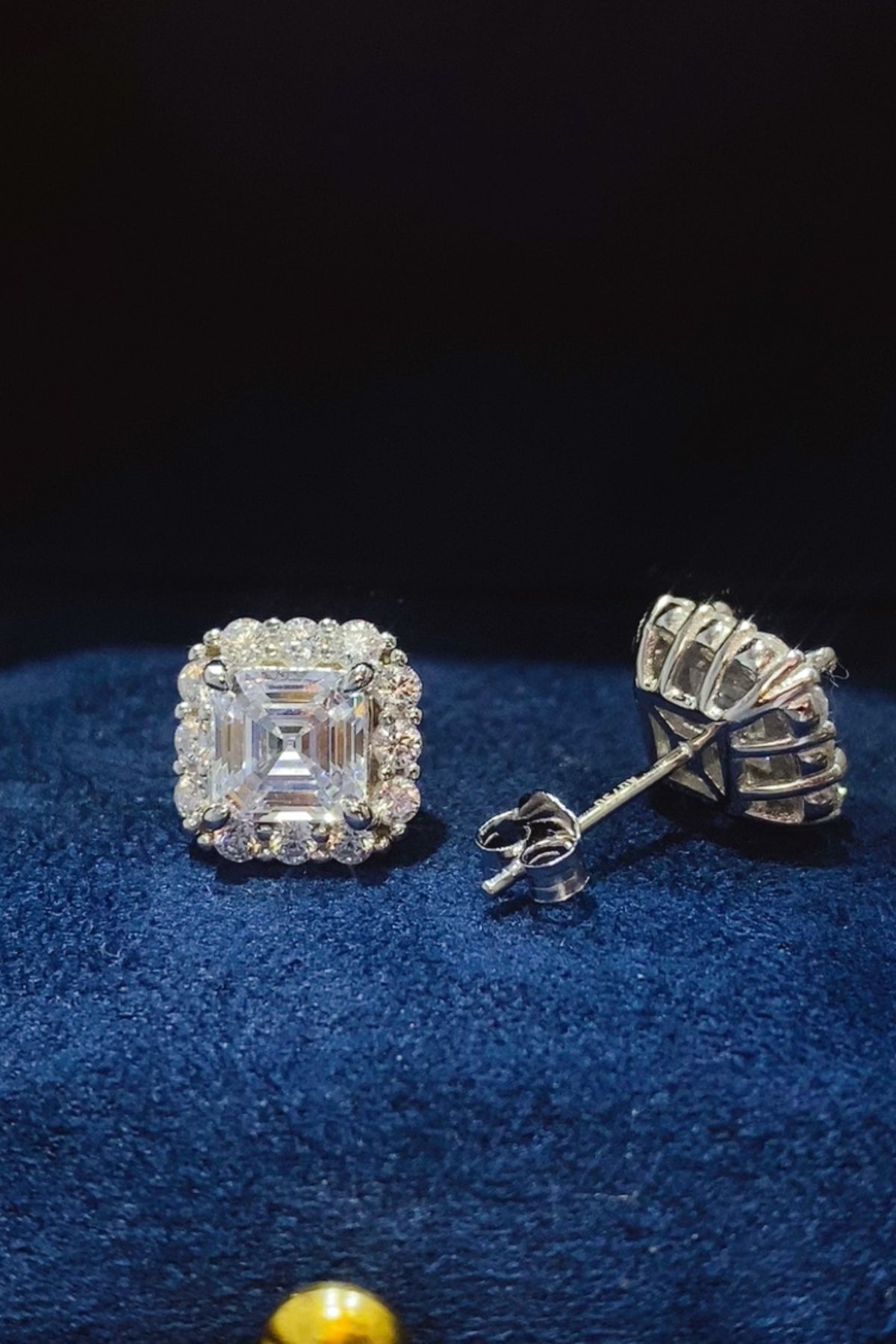 2 Carat Moissanite 925 Sterling Silver Stud Earrings.