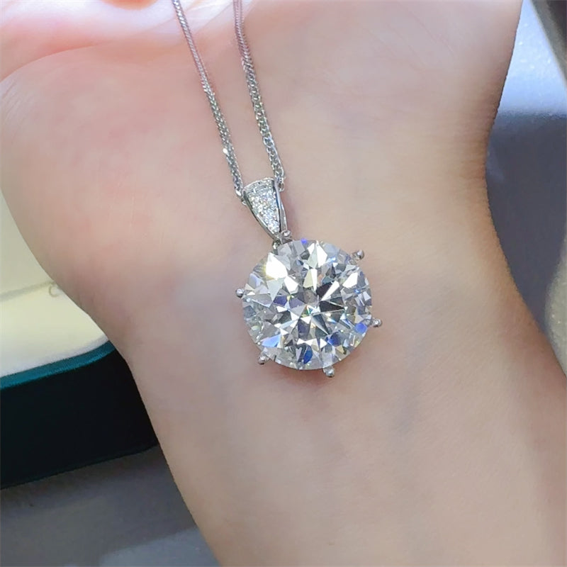 10 Carat Moissanite 925 Sterling Silver Pendant Necklace.