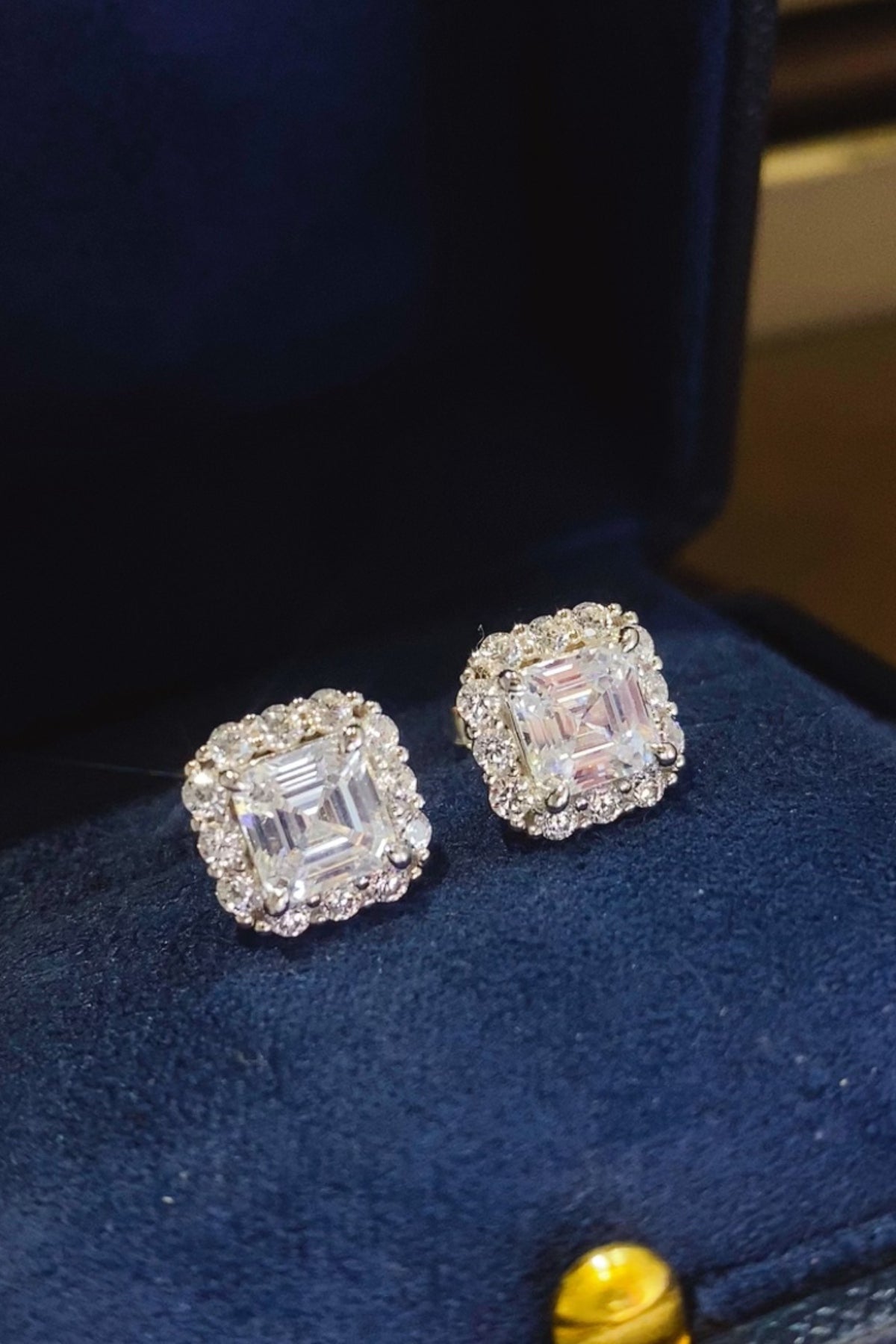 2 Carat Moissanite 925 Sterling Silver Stud Earrings.